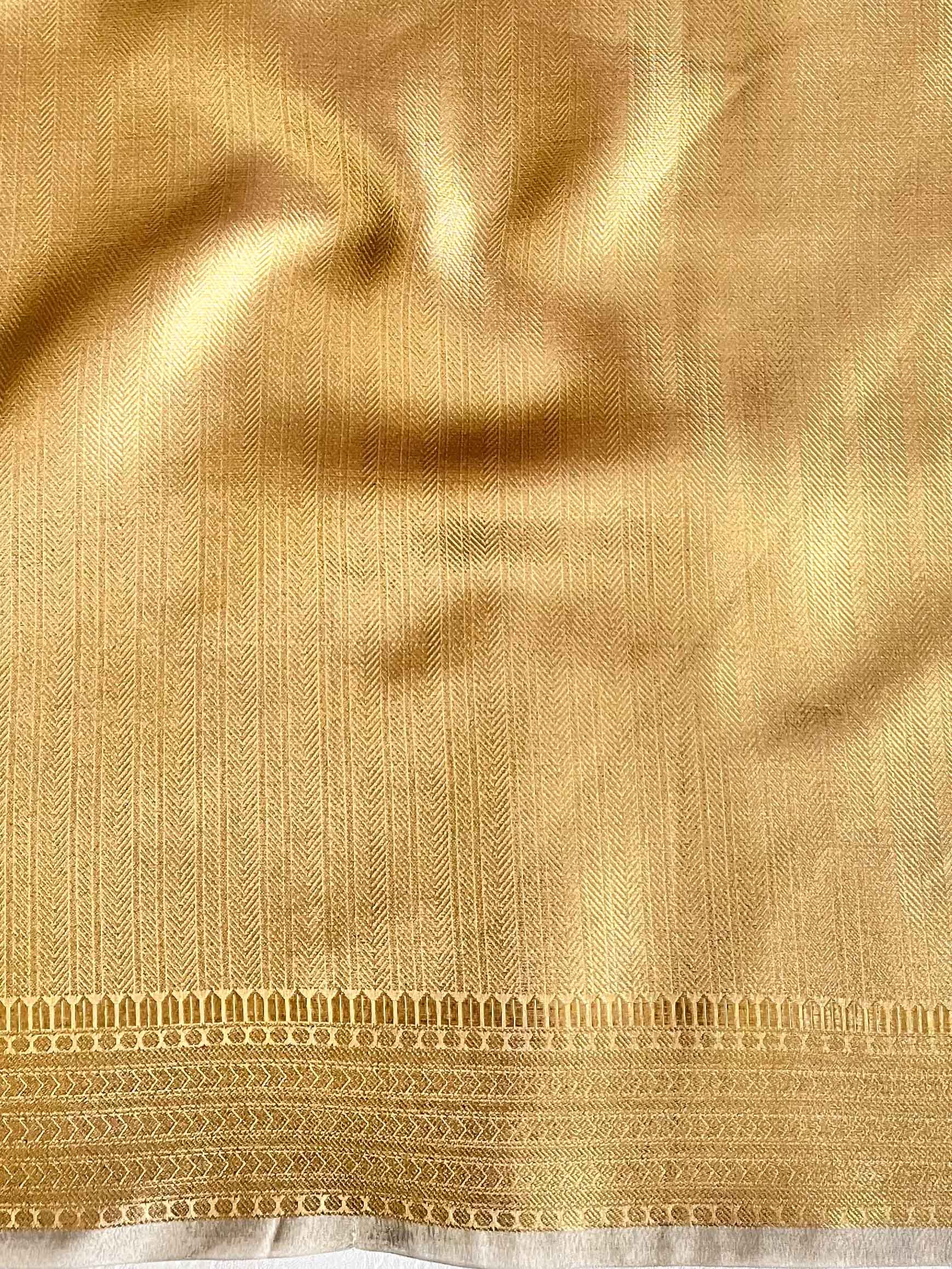 Banarasee Handwoven Gold Zari Tissue Saree-Gold