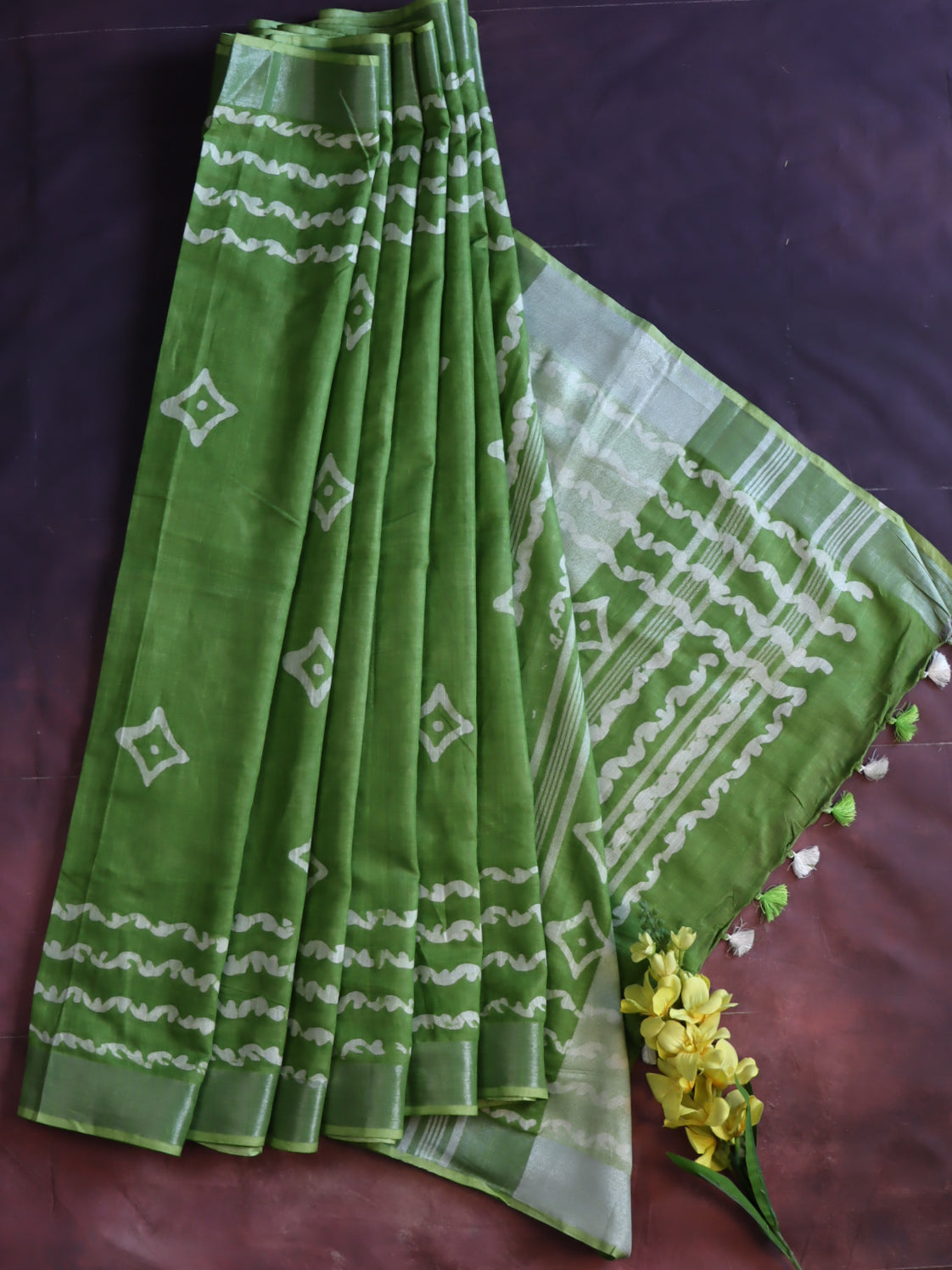 Bhagalpur Handloom Pure Linen Cotton Batik Pattern Saree-Green