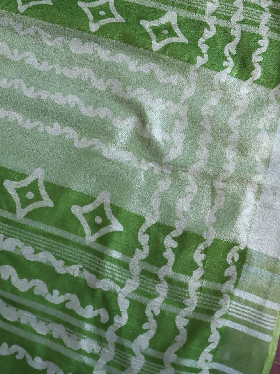 Bhagalpur Handloom Pure Linen Cotton Batik Pattern Saree-Green