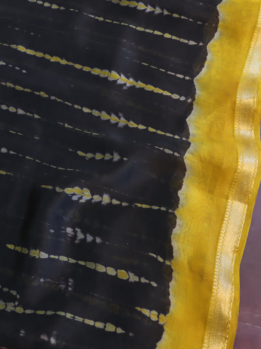 Handloom Maheshwari Silk Shibori Dye Saree-Black & Yellow