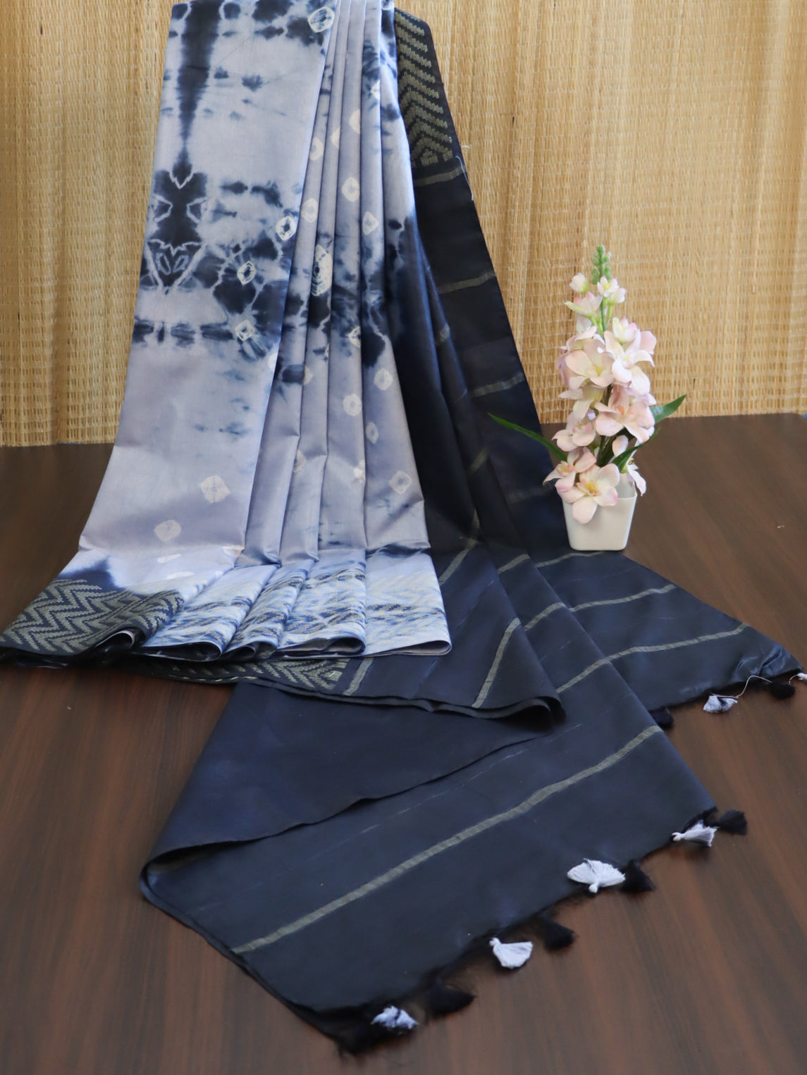 Handloom Mul Cotton Shibori Dyed Saree-Blue