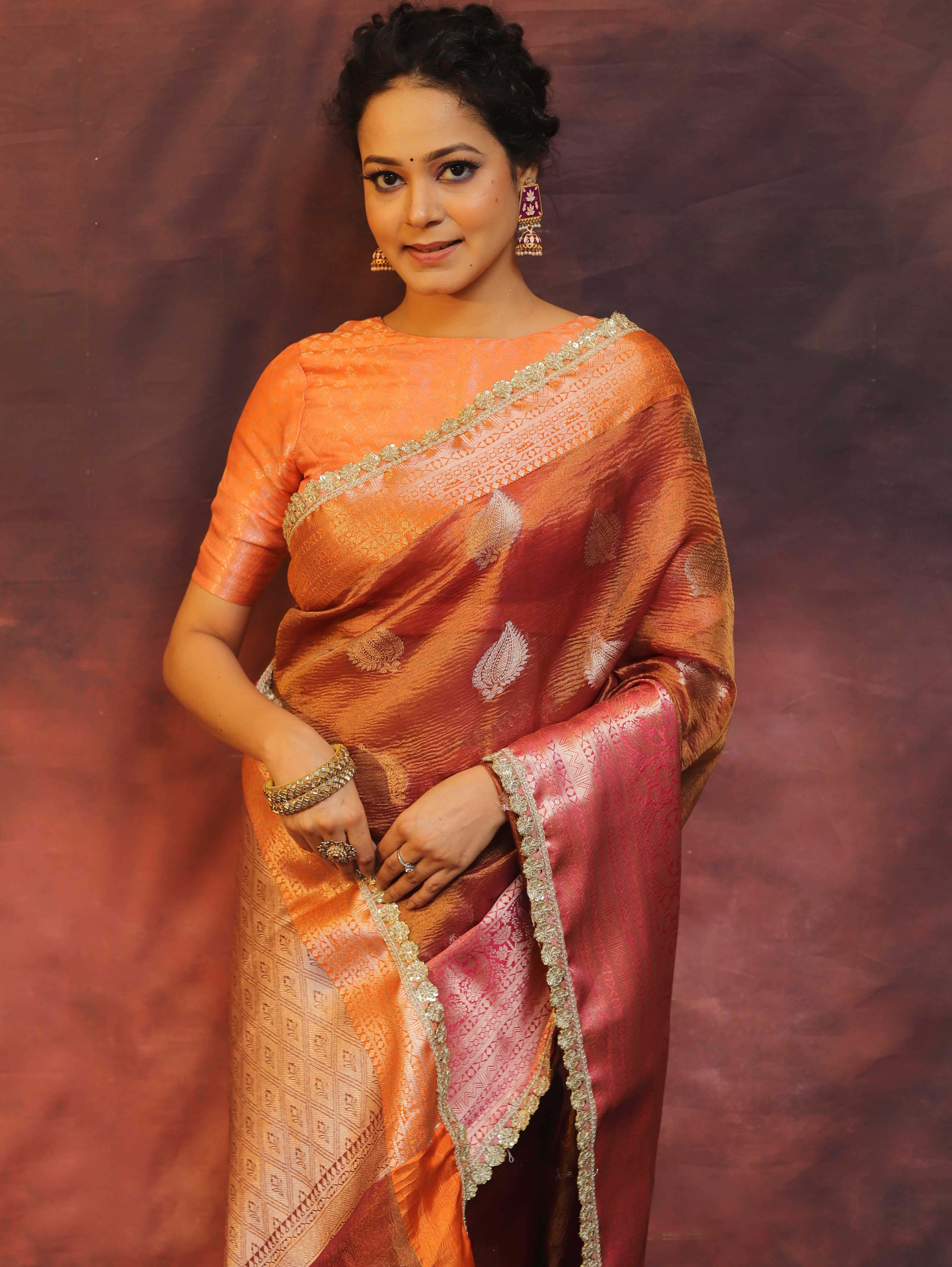 Banarasee Handwoven Crushed Tissue Saree With Contrast Border & Lace-Rust