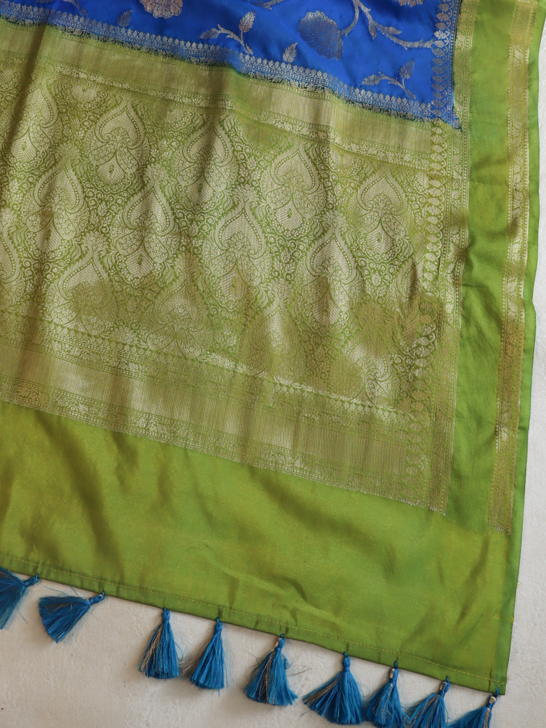 Banarasee Handwoven Semi Silk Saree With Jaal Design-Blue & Green