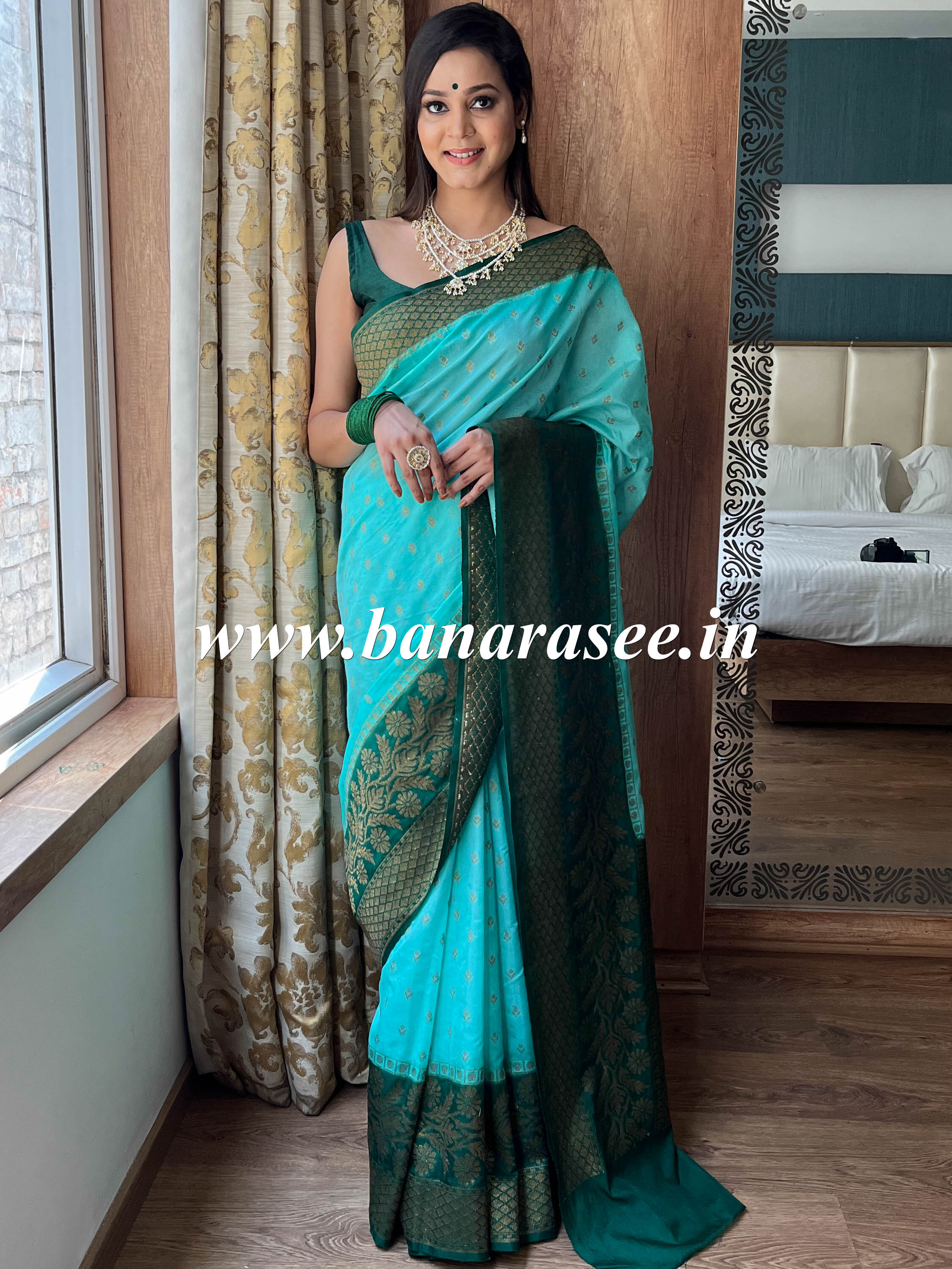 Banarasee Handwoven Semi Silk Saree With Contrast Border-Sea Green & Green